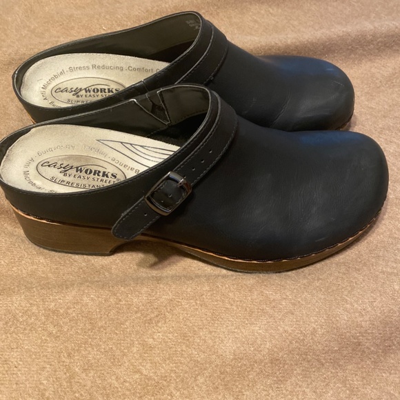 East Street comfort clogs - Picture 2 of 5